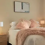 Rose Apartments Unit 3 Central Rotorua - Accommodation & Spa