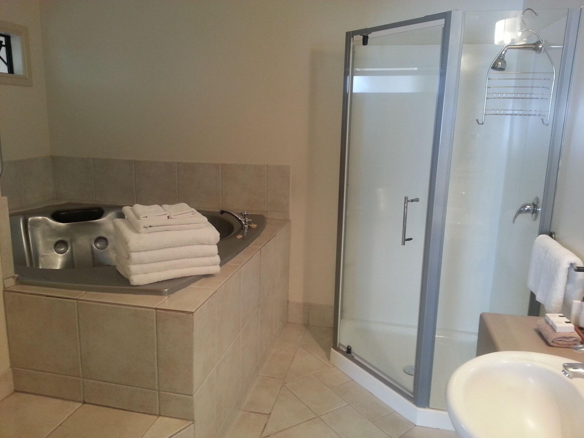280 & 284 - Refurbished Modern 4*