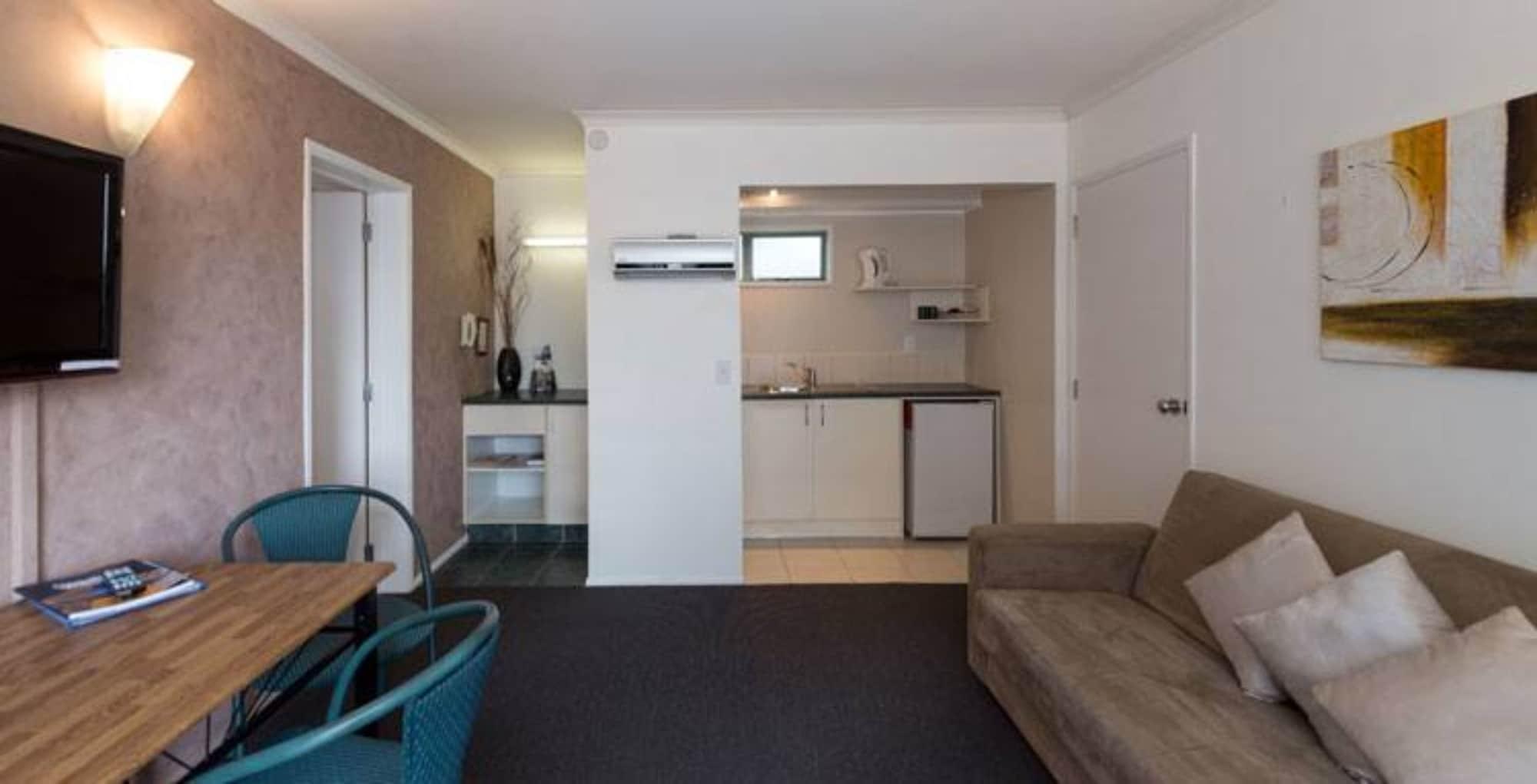 Accolade Motel 3*