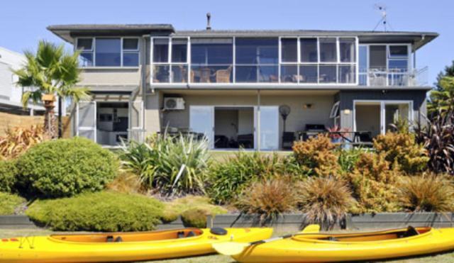 Ngongotaha Lakeside Bed & Breakfast 4*