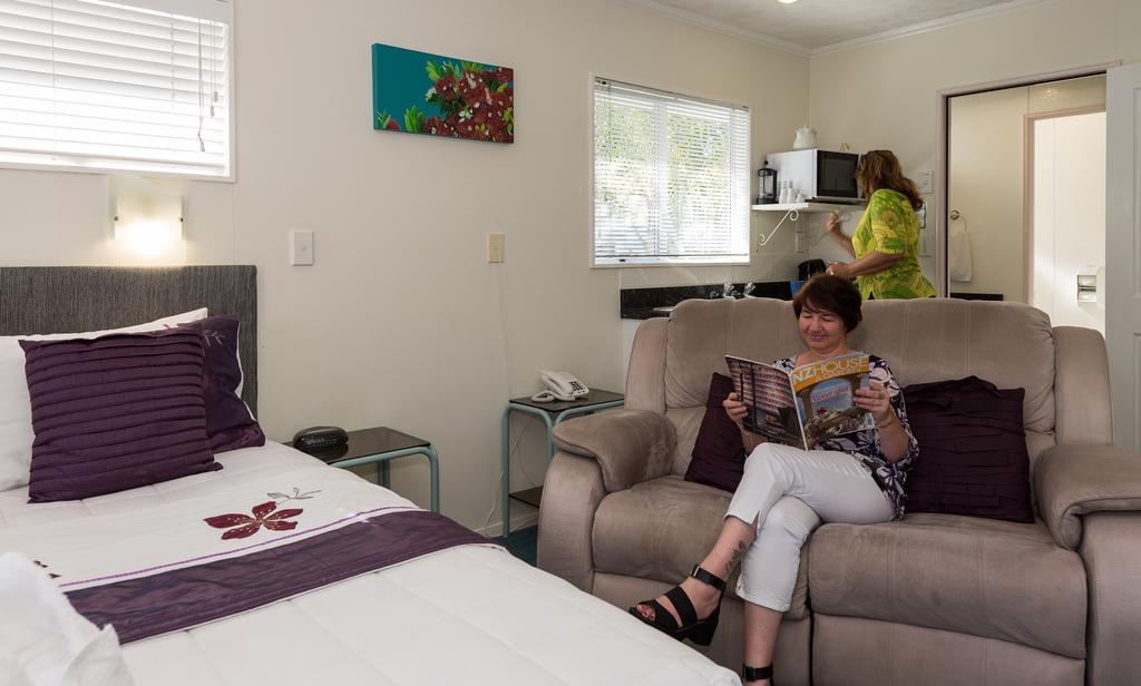 Palm Court Motor Motel 4*