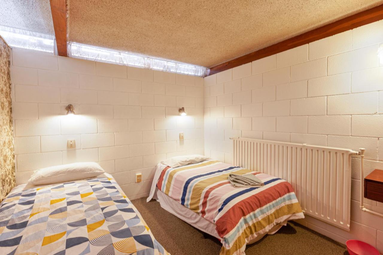 Aaryn Court Motel