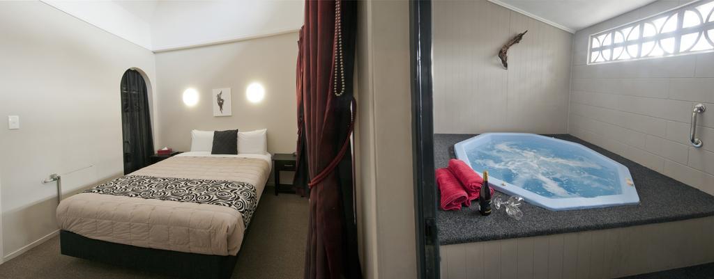 Motel Sport Of Kings