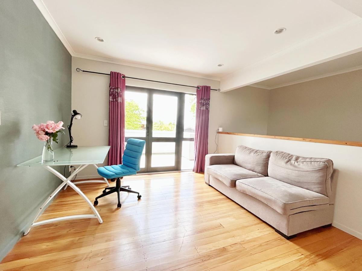 5 Bedrooms 3 Bathroom Family House