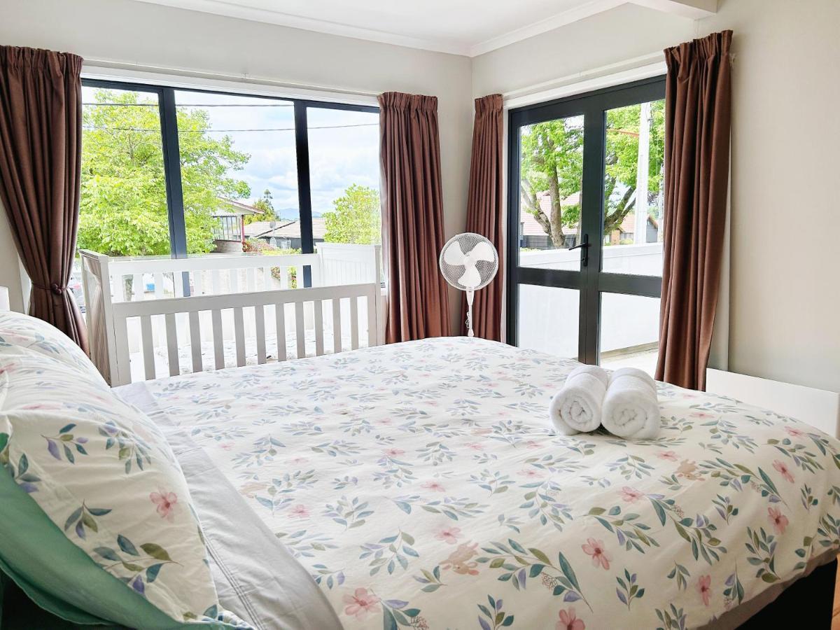 5 Bedrooms 3 Bathroom Family House *