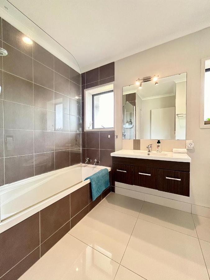 5 Bedrooms 3 Bathroom Family House Holiday home