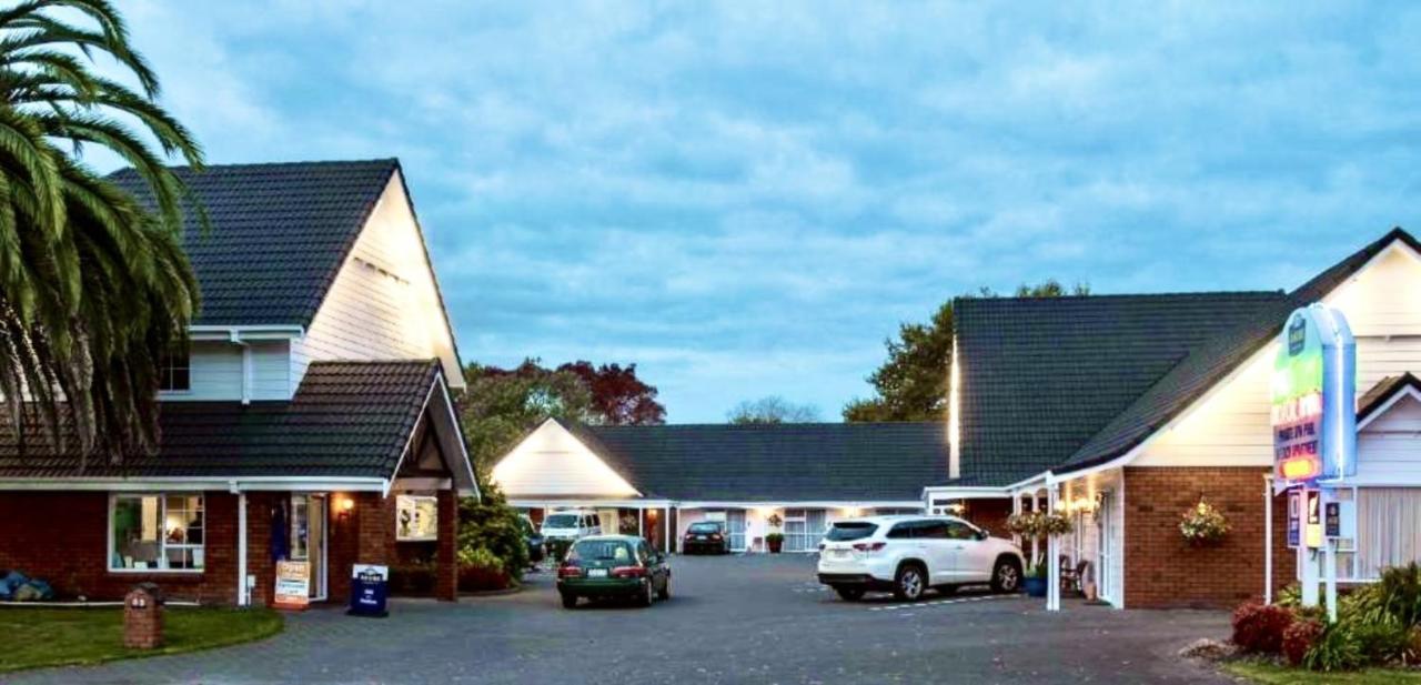 Palm Court Motor 4*