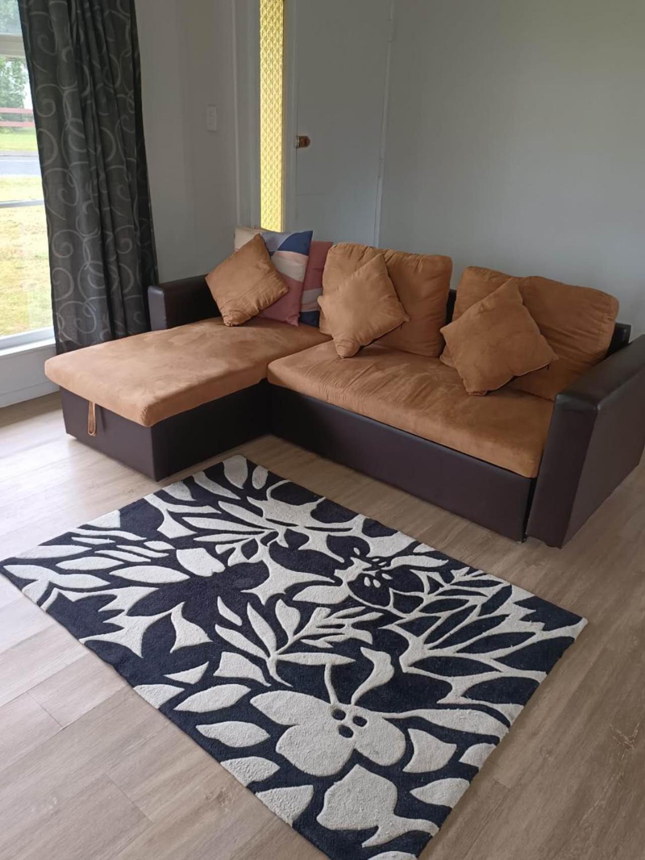 3 Bedrooms Plus Lounge And Kitchen And Bathroom And Laundry Guest house *