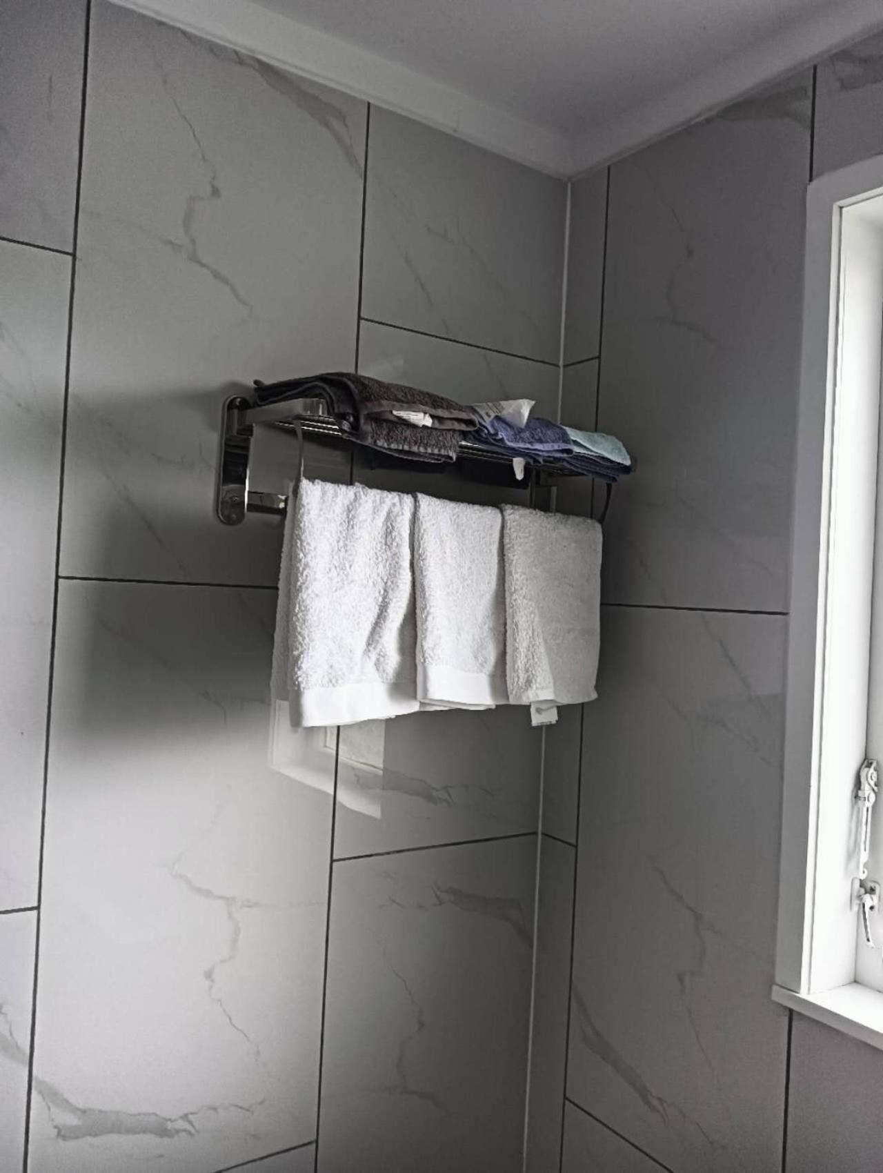 Guest house 3 Bedrooms Plus Lounge And Kitchen And Bathroom And Laundry Rotorua