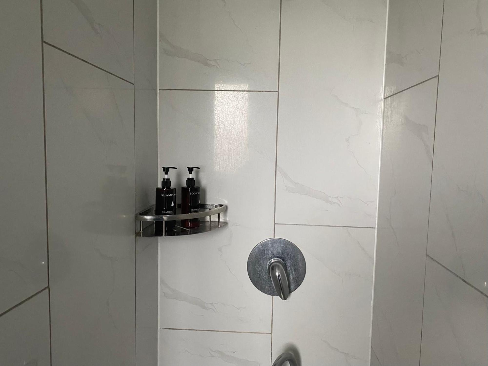 3 Bedrooms Plus Lounge And Kitchen And Bathroom And Laundry * Rotorua
