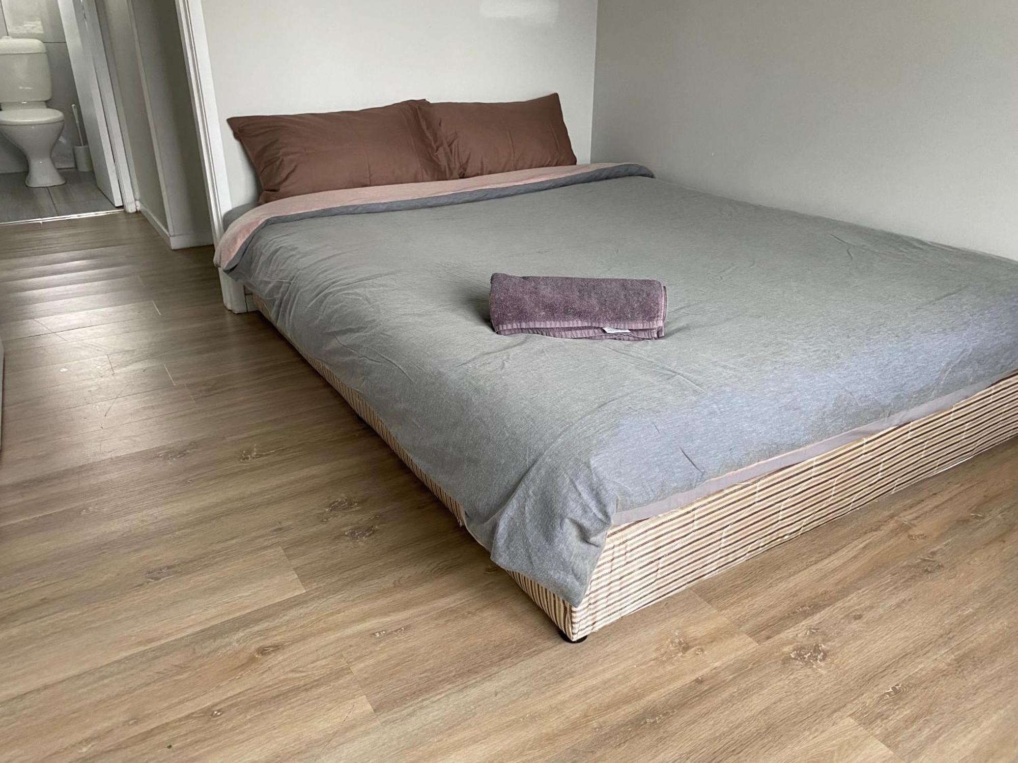 3 Bedrooms Plus Lounge And Kitchen And Bathroom And Laundry *