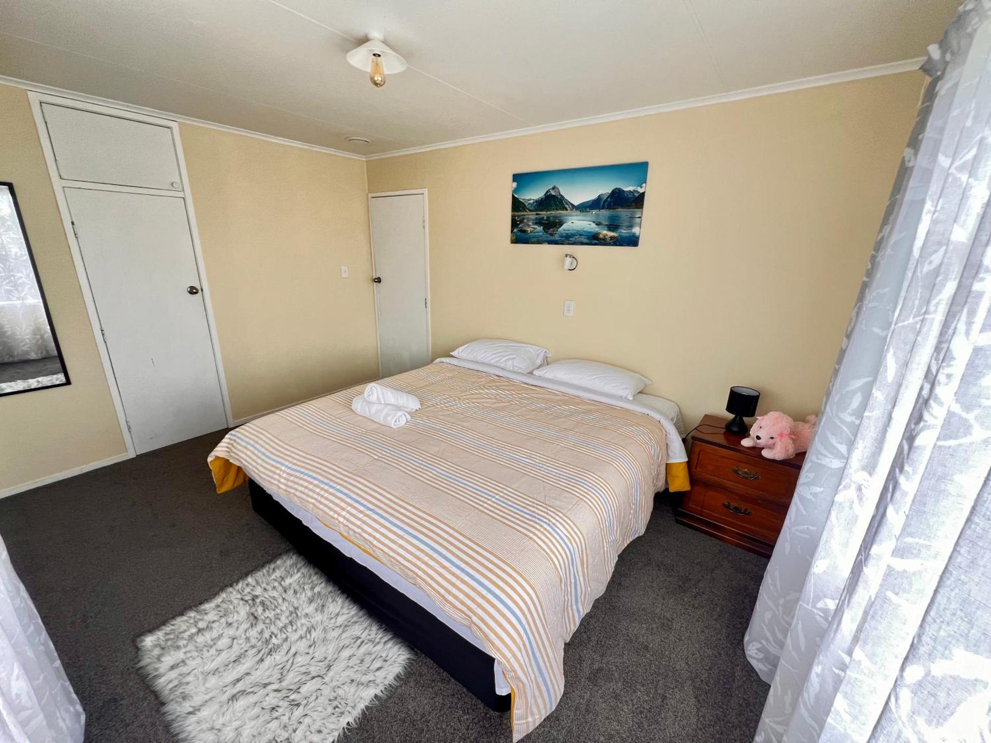 Holiday home Spacious 3 Bedroom Near Skyline-5 Min Walk *