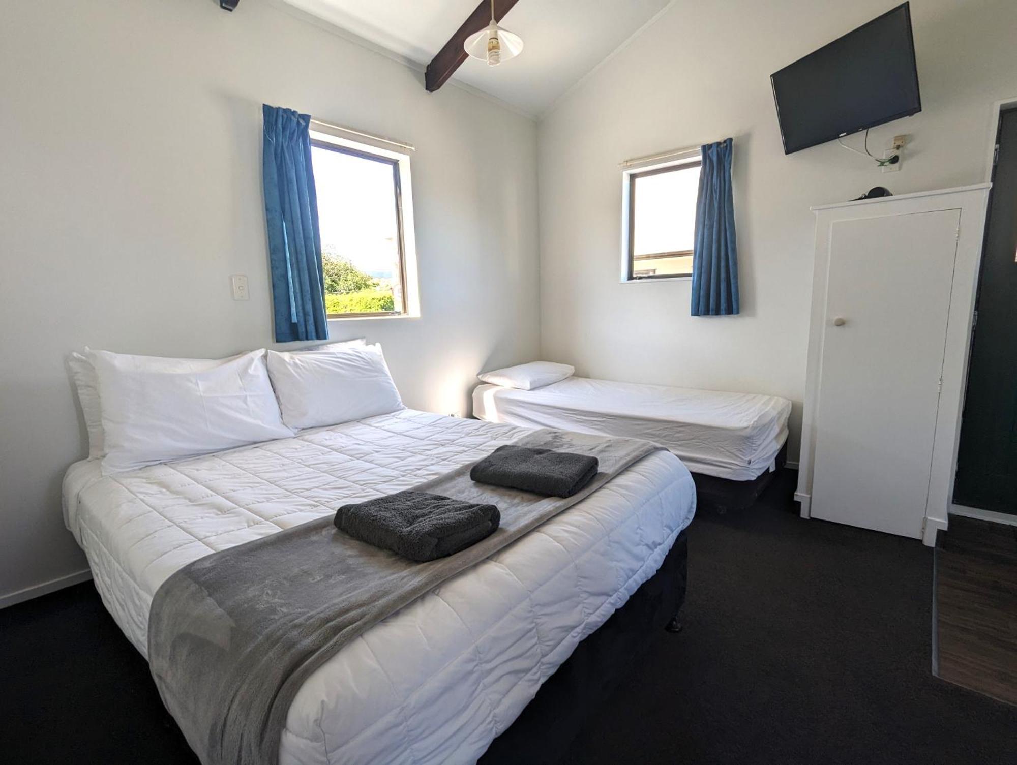 Holdens Bay 3*