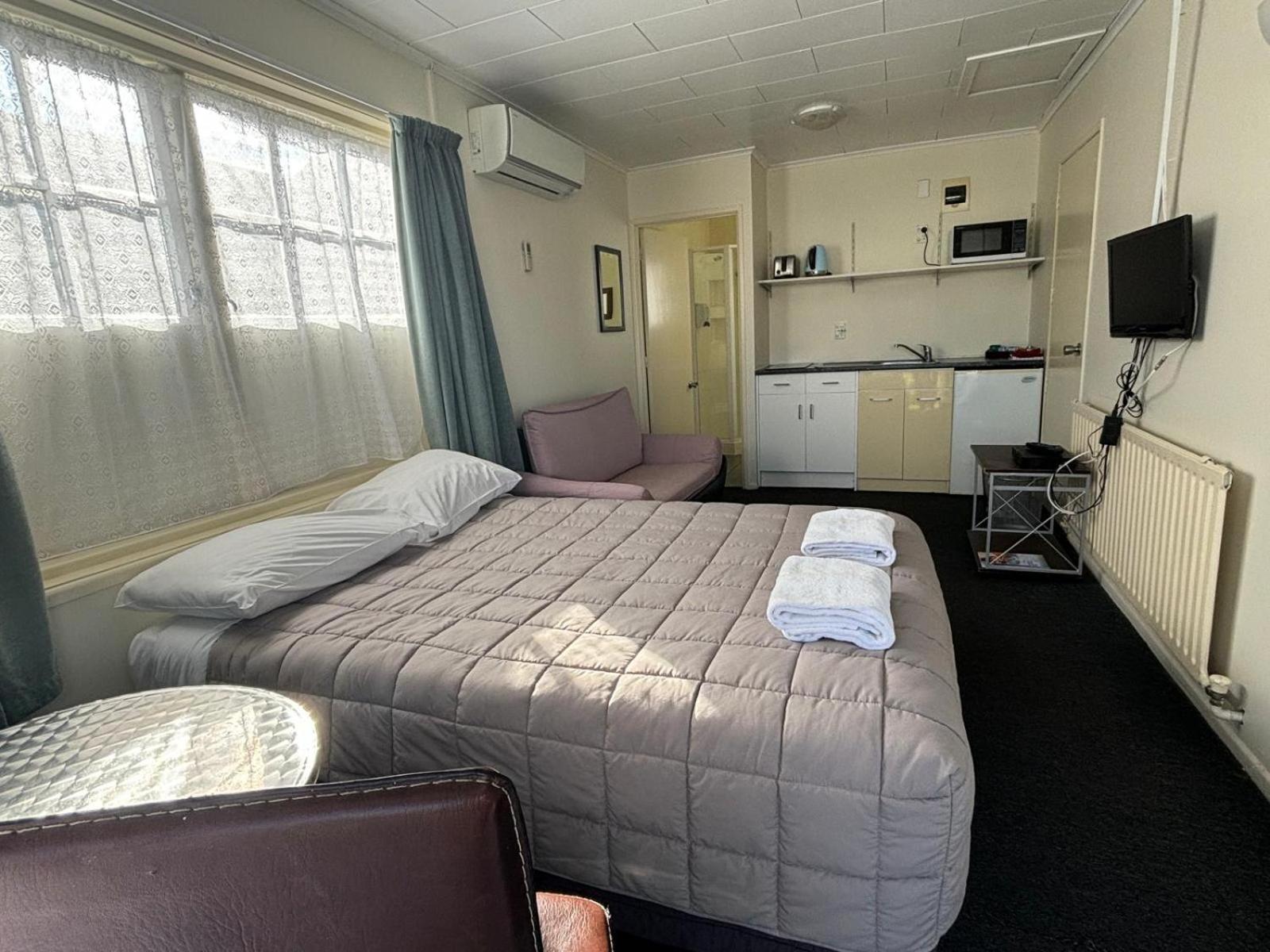 Kowhai 3*