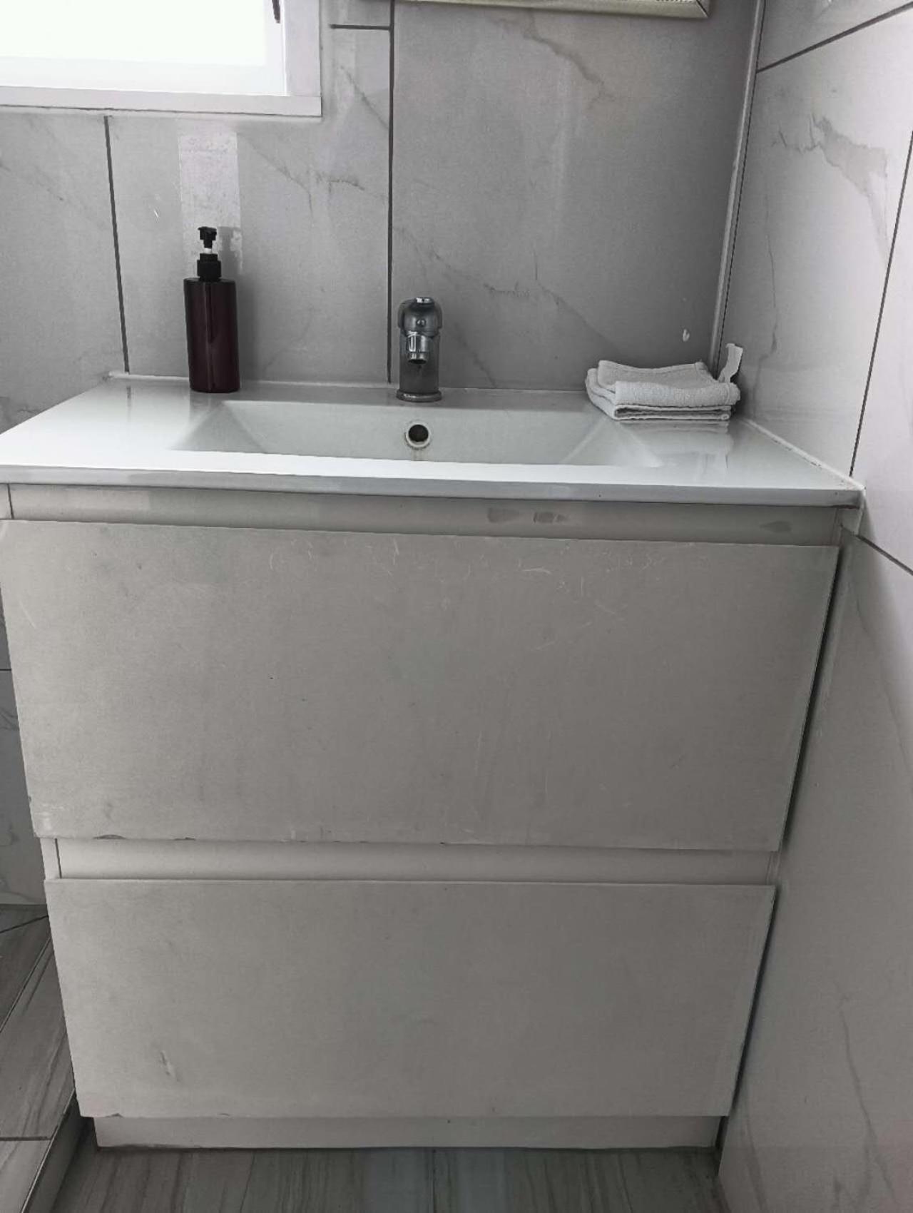 Guest house 3 Bedrooms Plus Lounge And Kitchen And Bathroom And Laundry *