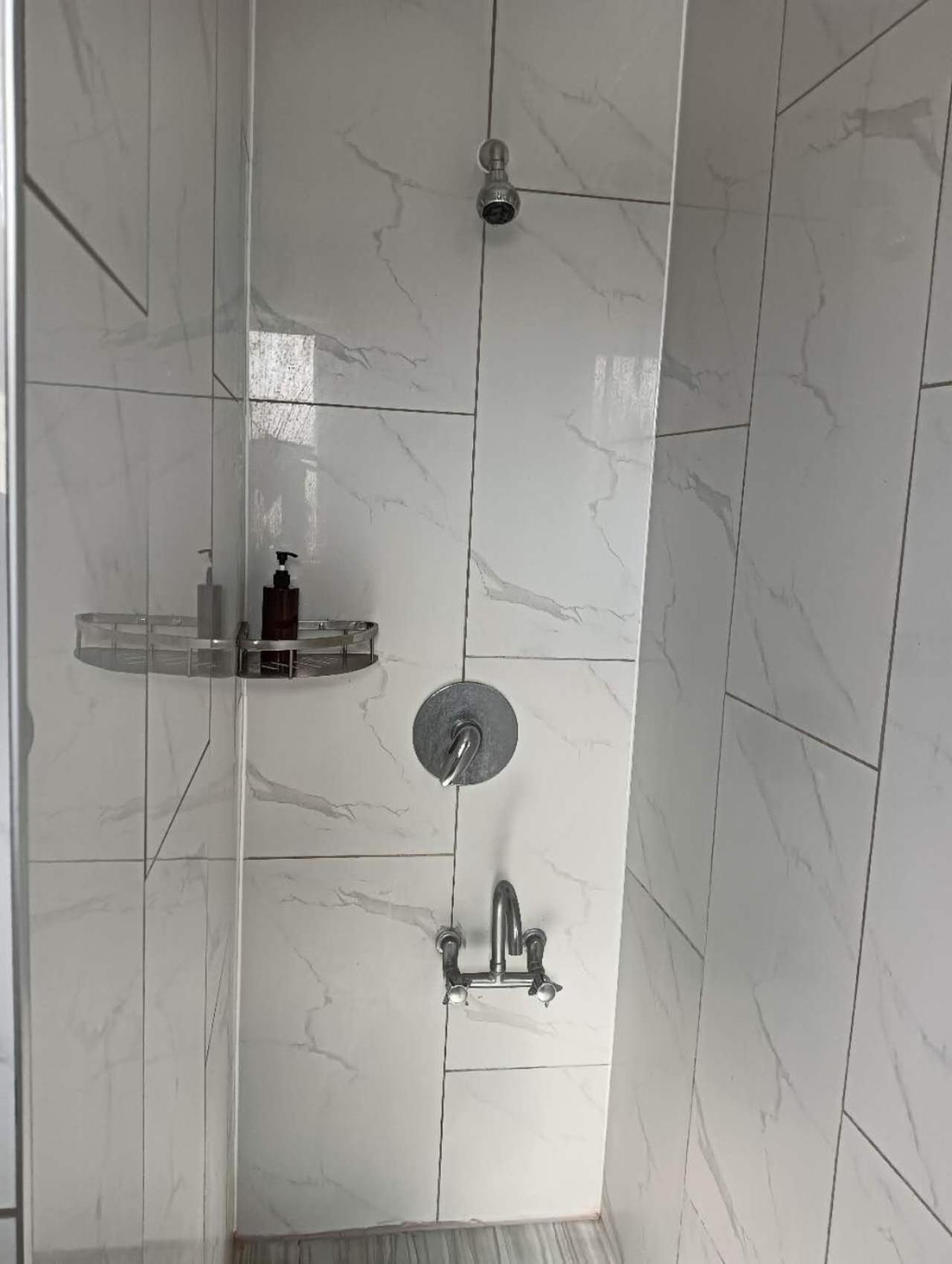 3 Bedrooms Plus Lounge And Kitchen And Bathroom And Laundry * Rotorua