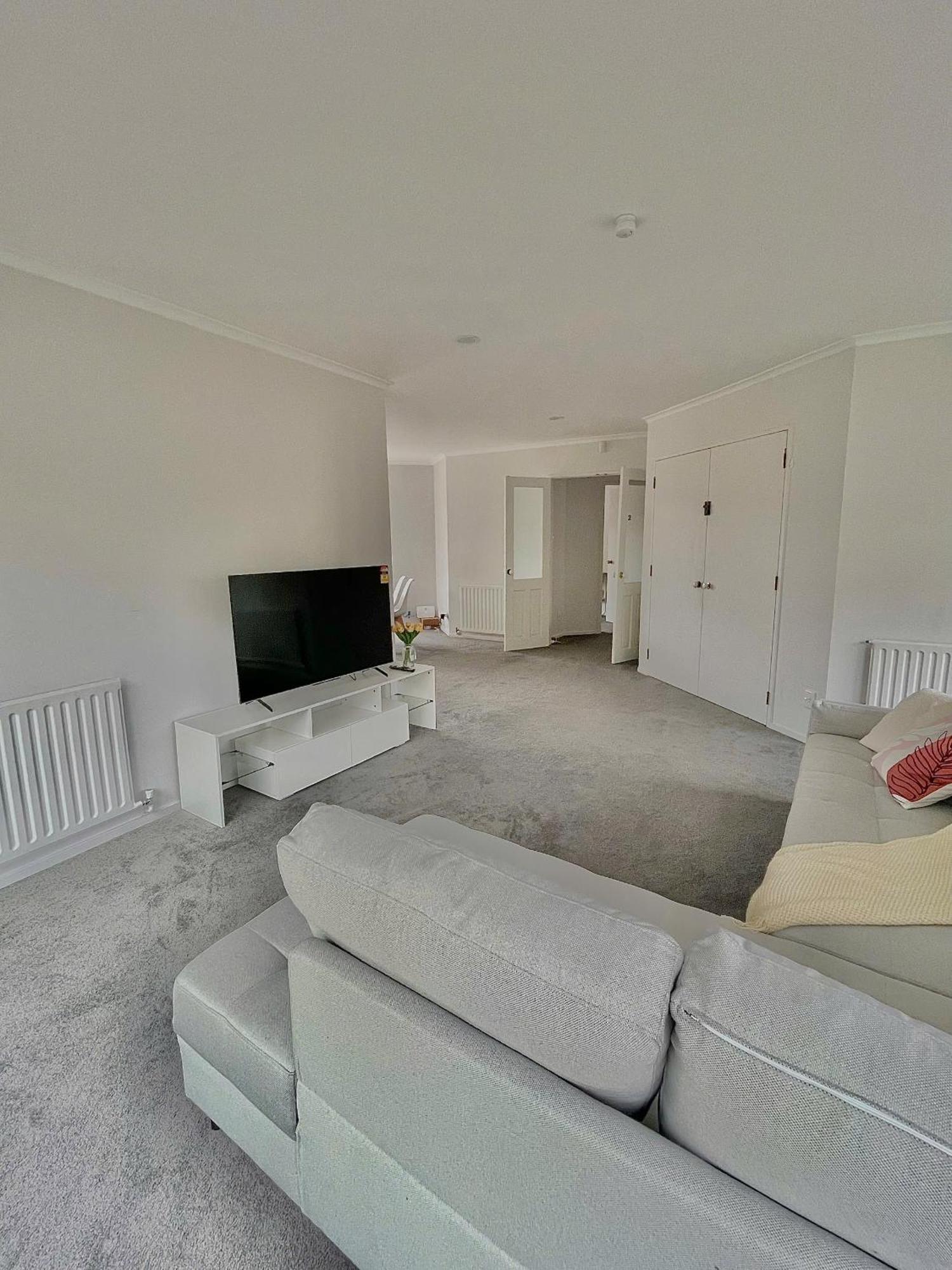 Guest house Cozy Victoria Double With Garden View With Shared Bathroom *