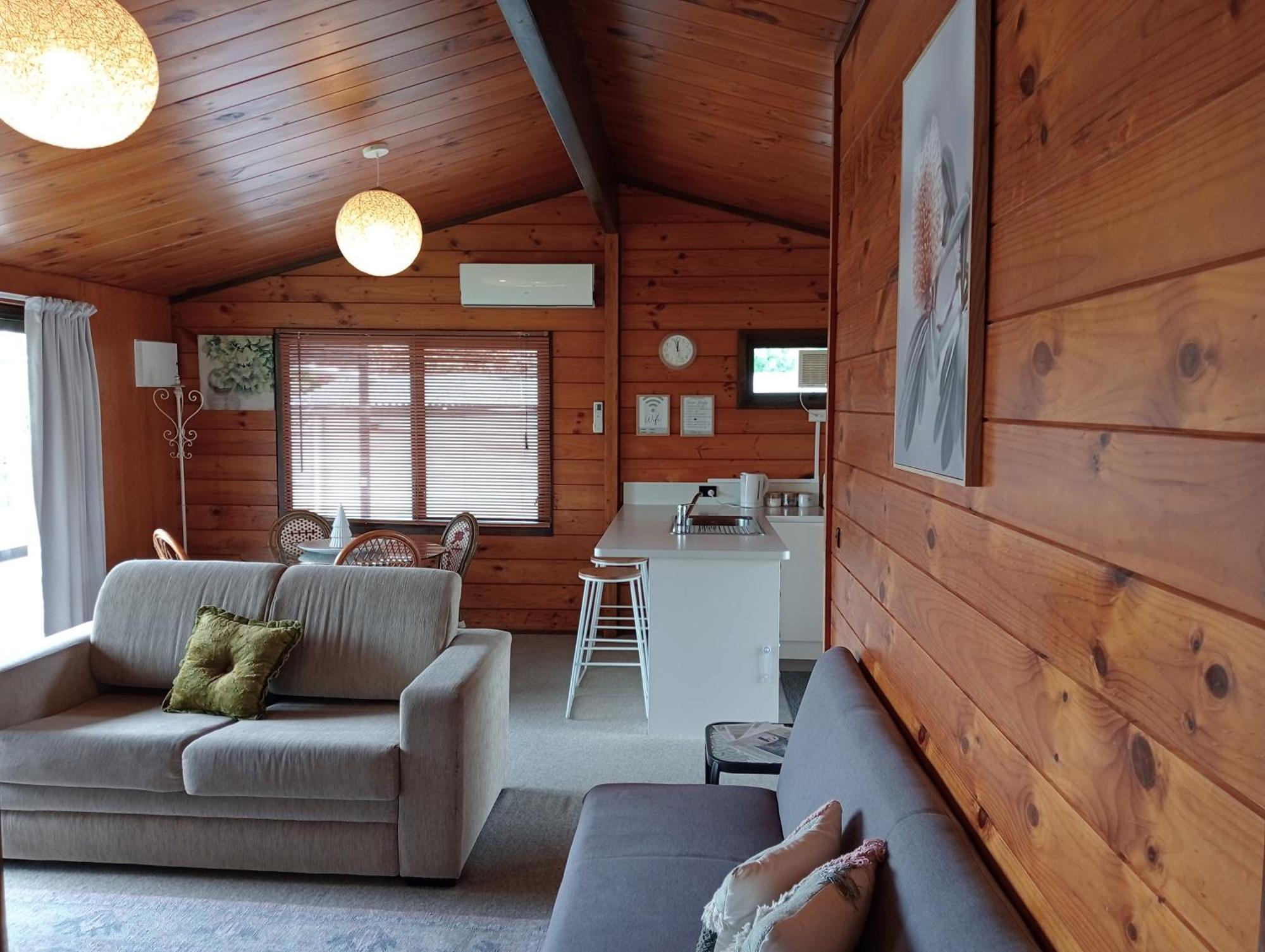 Cosy 2br House & Holiday home *