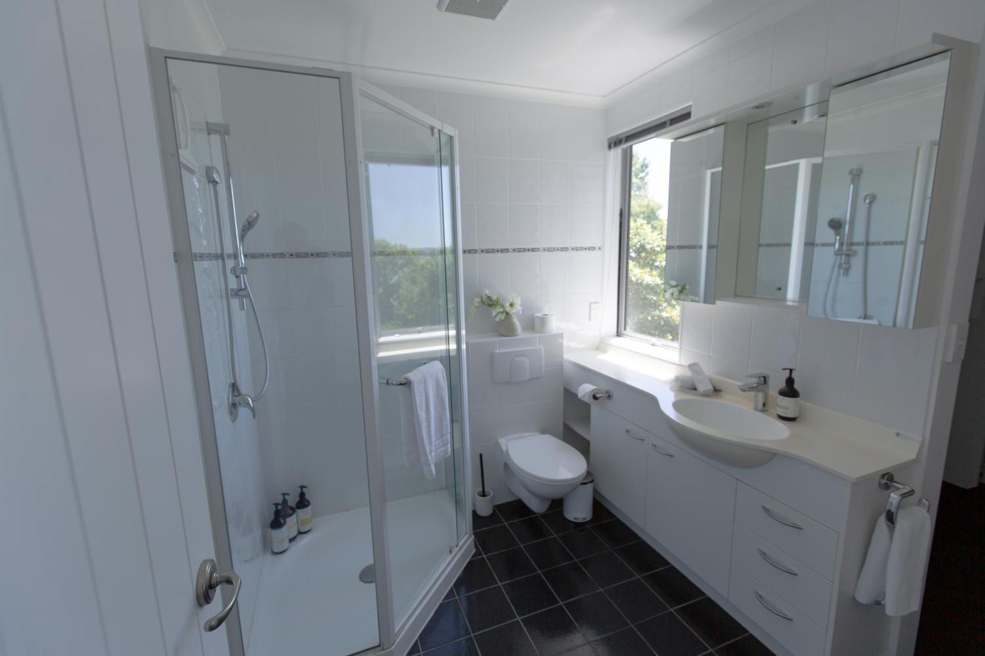Serenity Lakeview Retreat *