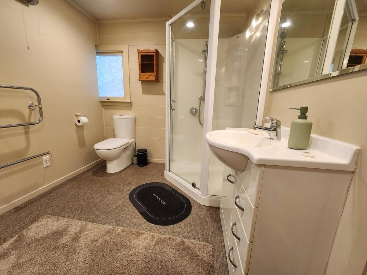 Lakeside Getaway Self-contained Unit