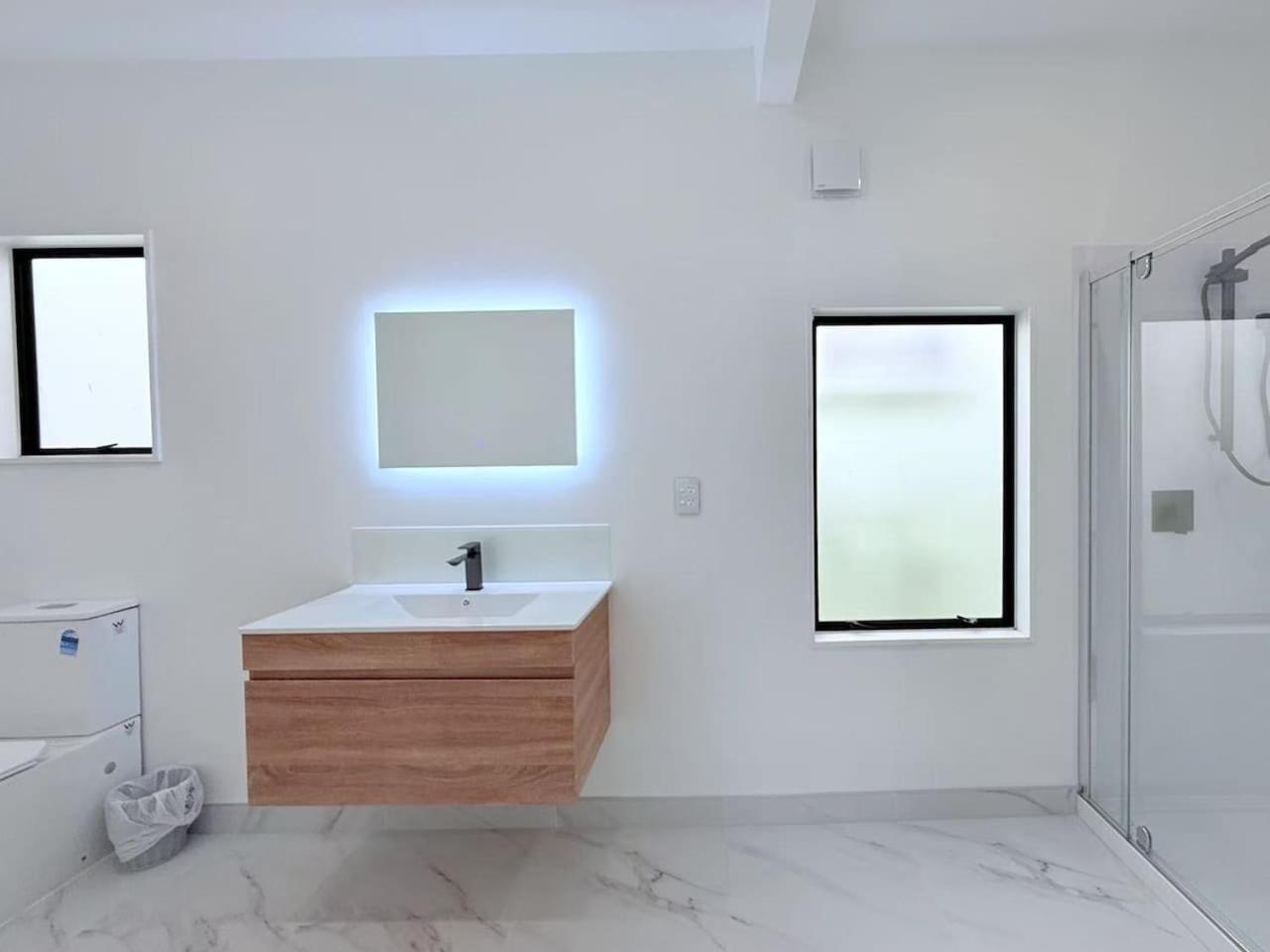 Unit 9, Fenton Summer Hotel