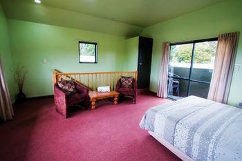 Pohutu Motel 3*