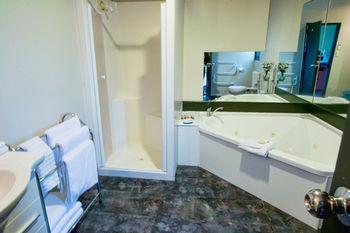 Pohutu Motel 3*