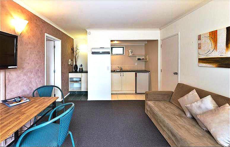 Accolade Motel