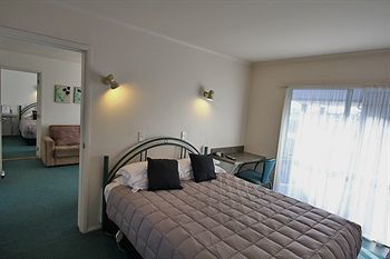 Accolade 3*