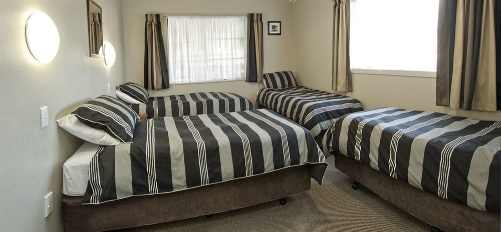 Motel Sport Of Kings