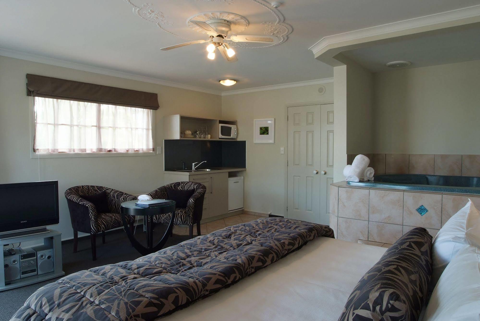 Motel Silver Fern & 5*