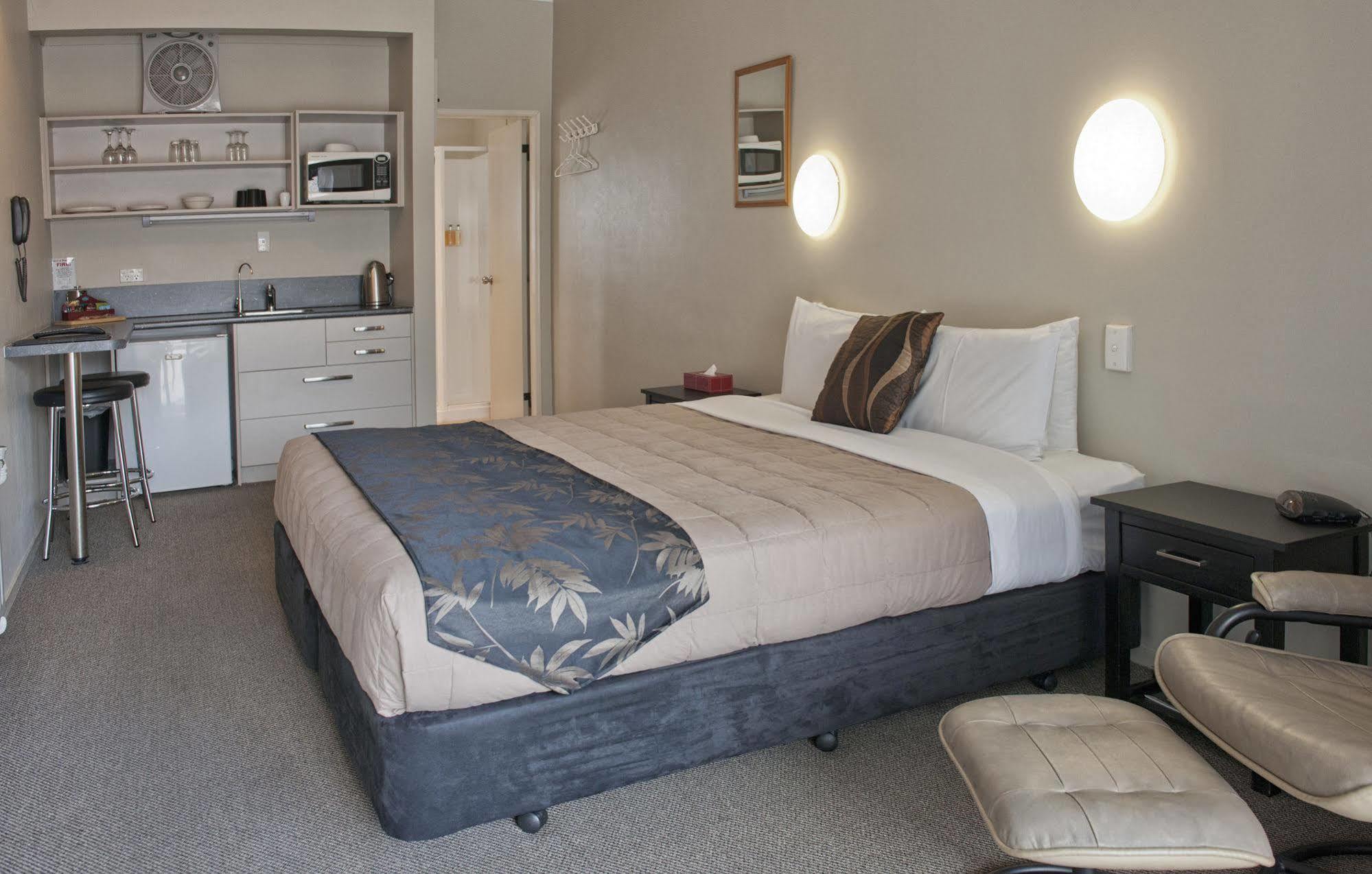Motel Sport Of Kings
