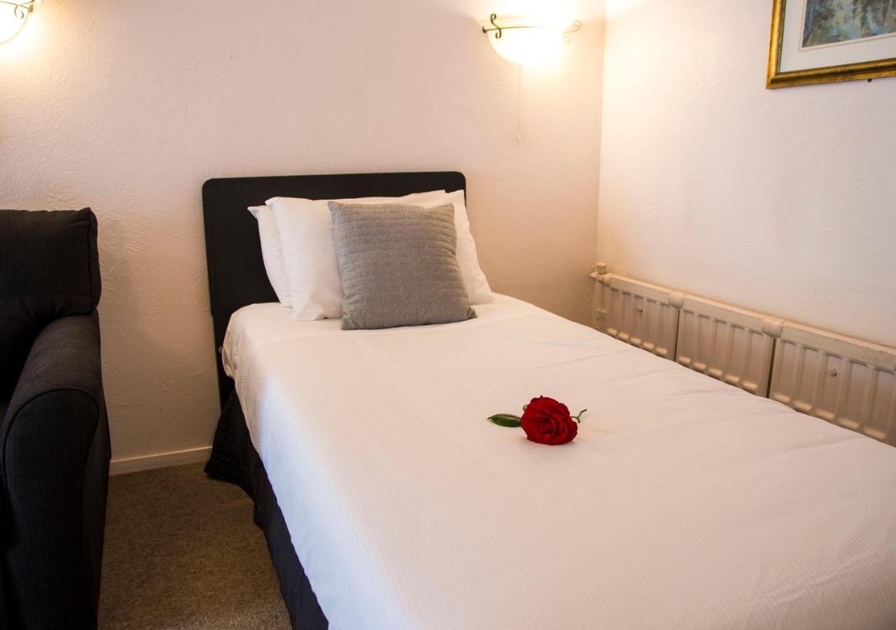Midway Motel 3*