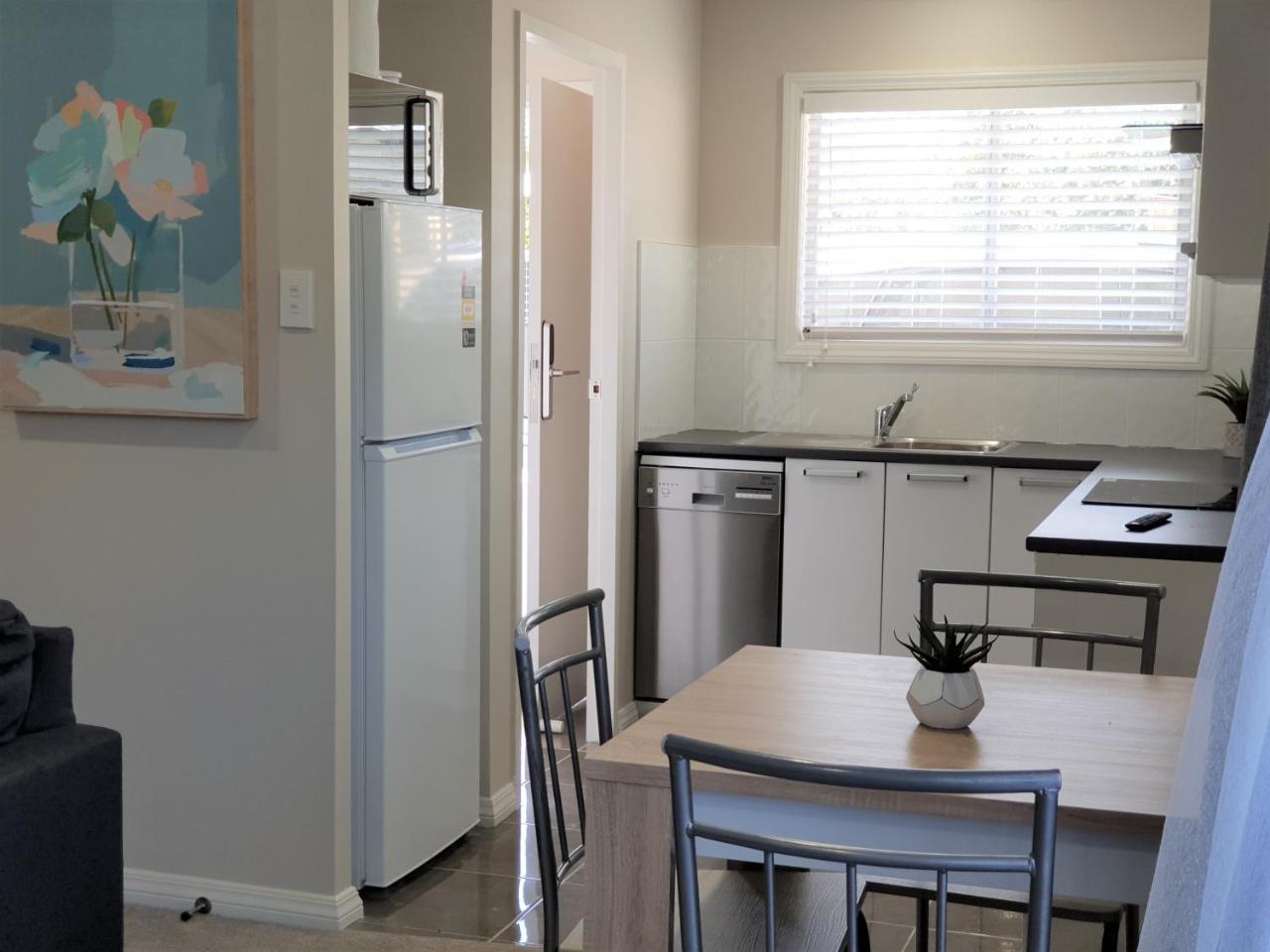 Rose Unit 6 Rotorua-accommodation &
