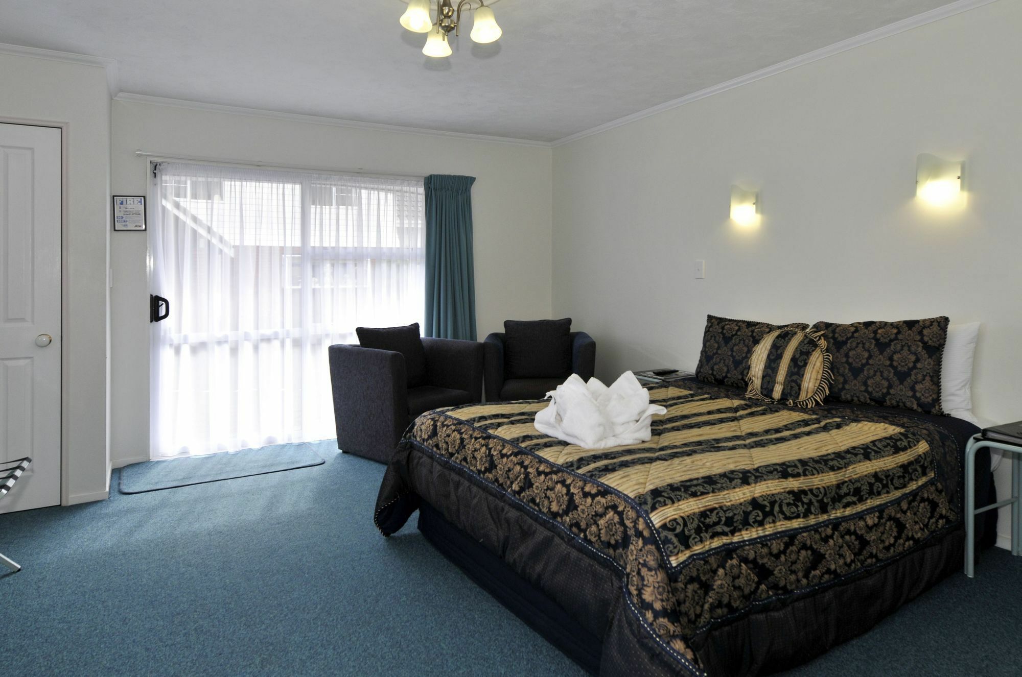 Palm Court Motor Motel 4*
