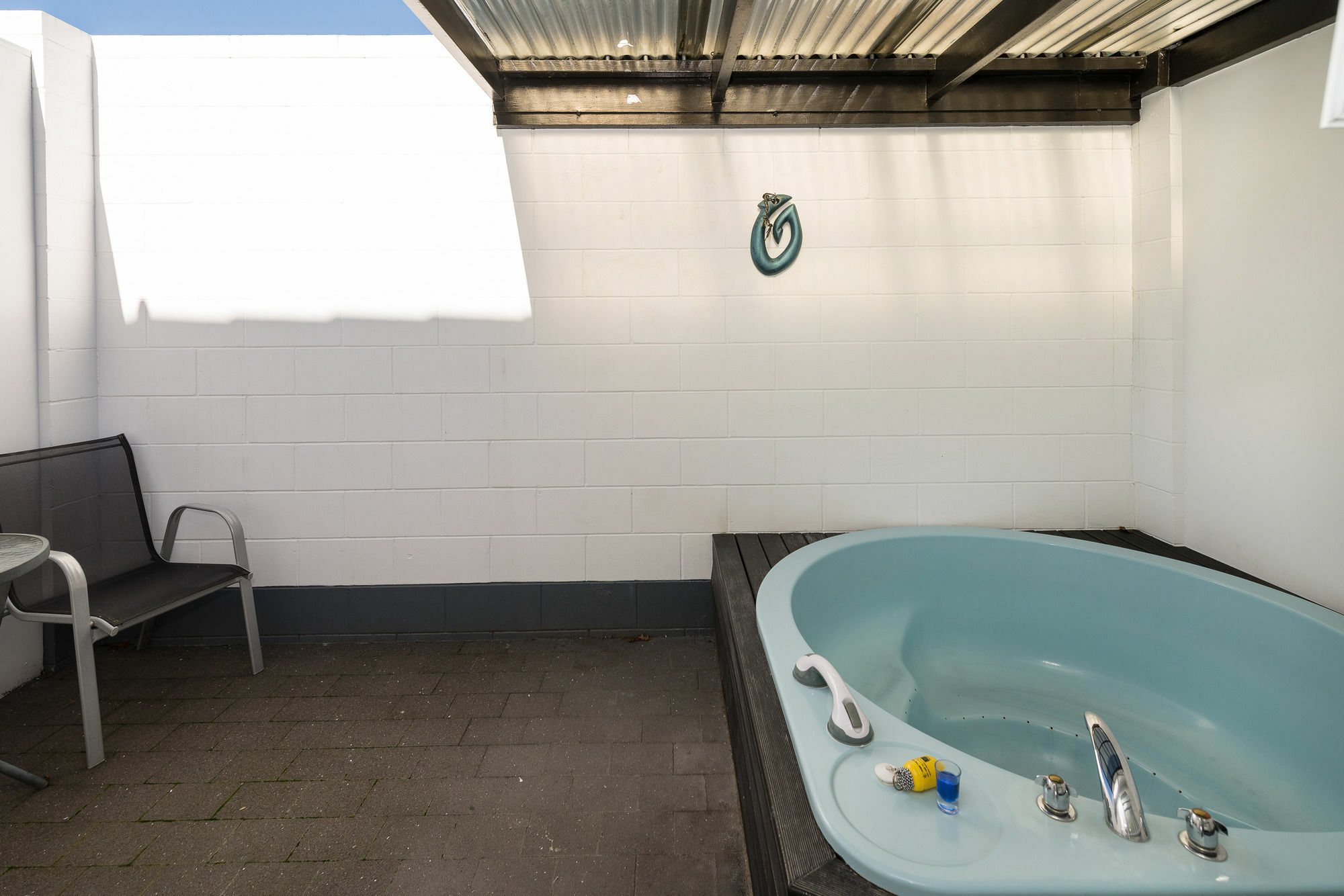 Palm Court Motor 4*