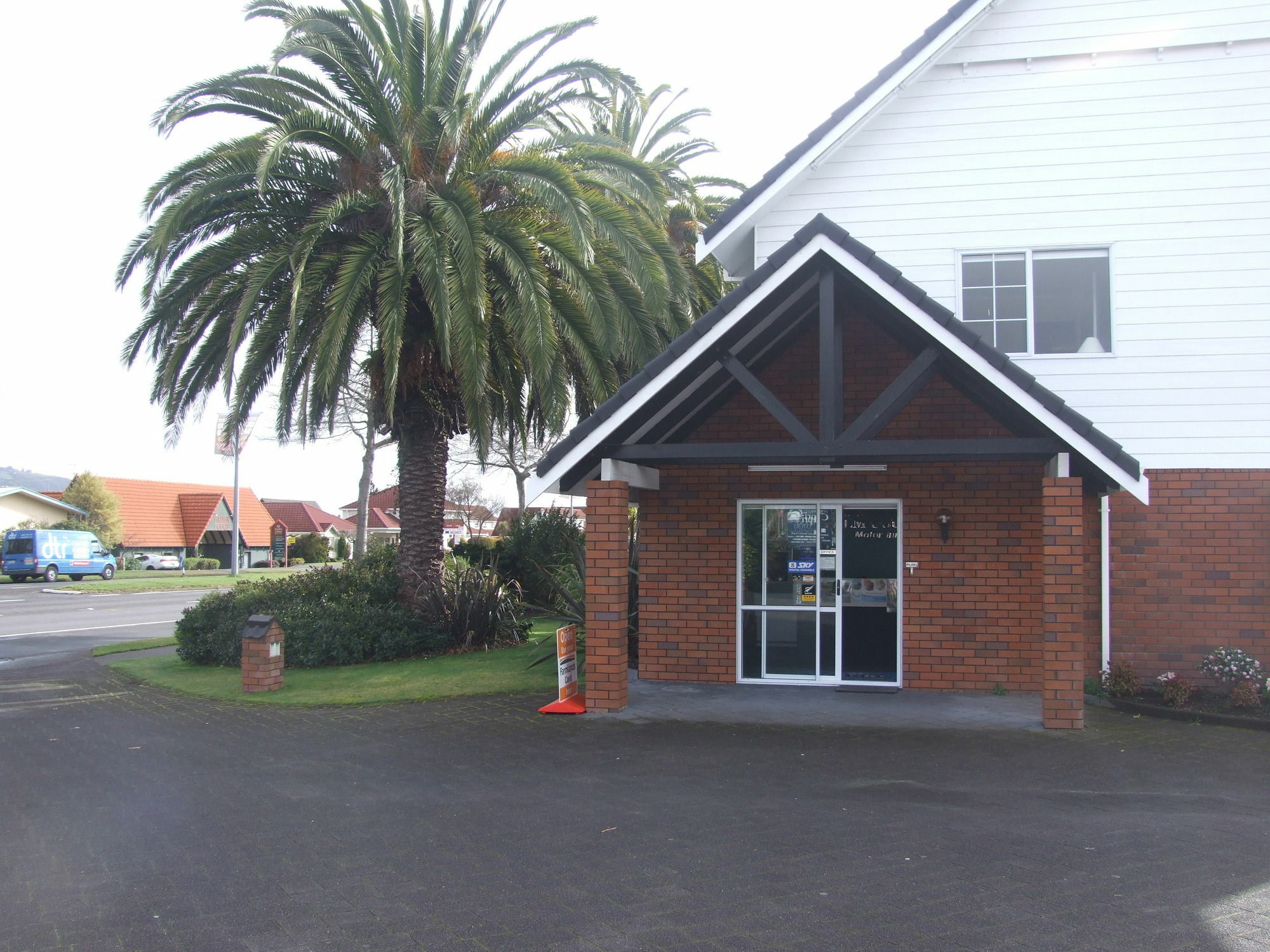 Palm Court Motor 4*