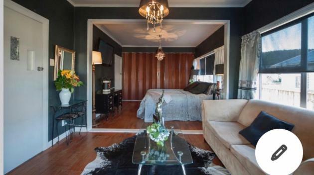 Casa de férias Skyline Skyrides Premium Property, Host Info For Pets