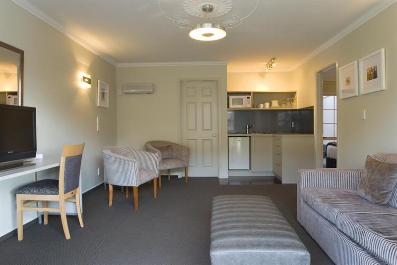 Silver Fern & Motel 5*