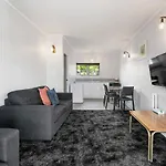 Lake Lodge Motel