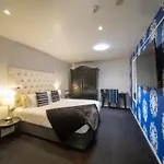 Black Swan Lakeside Boutique Hotel