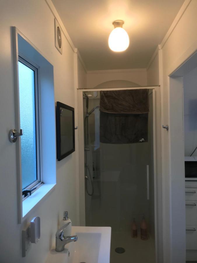 Eastside House + Separate Contained Sleepout Holiday home *