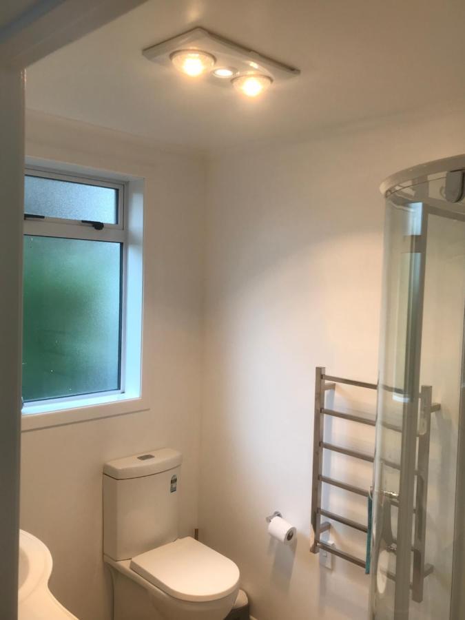 Eastside House + Separate Contained Sleepout Holiday home *