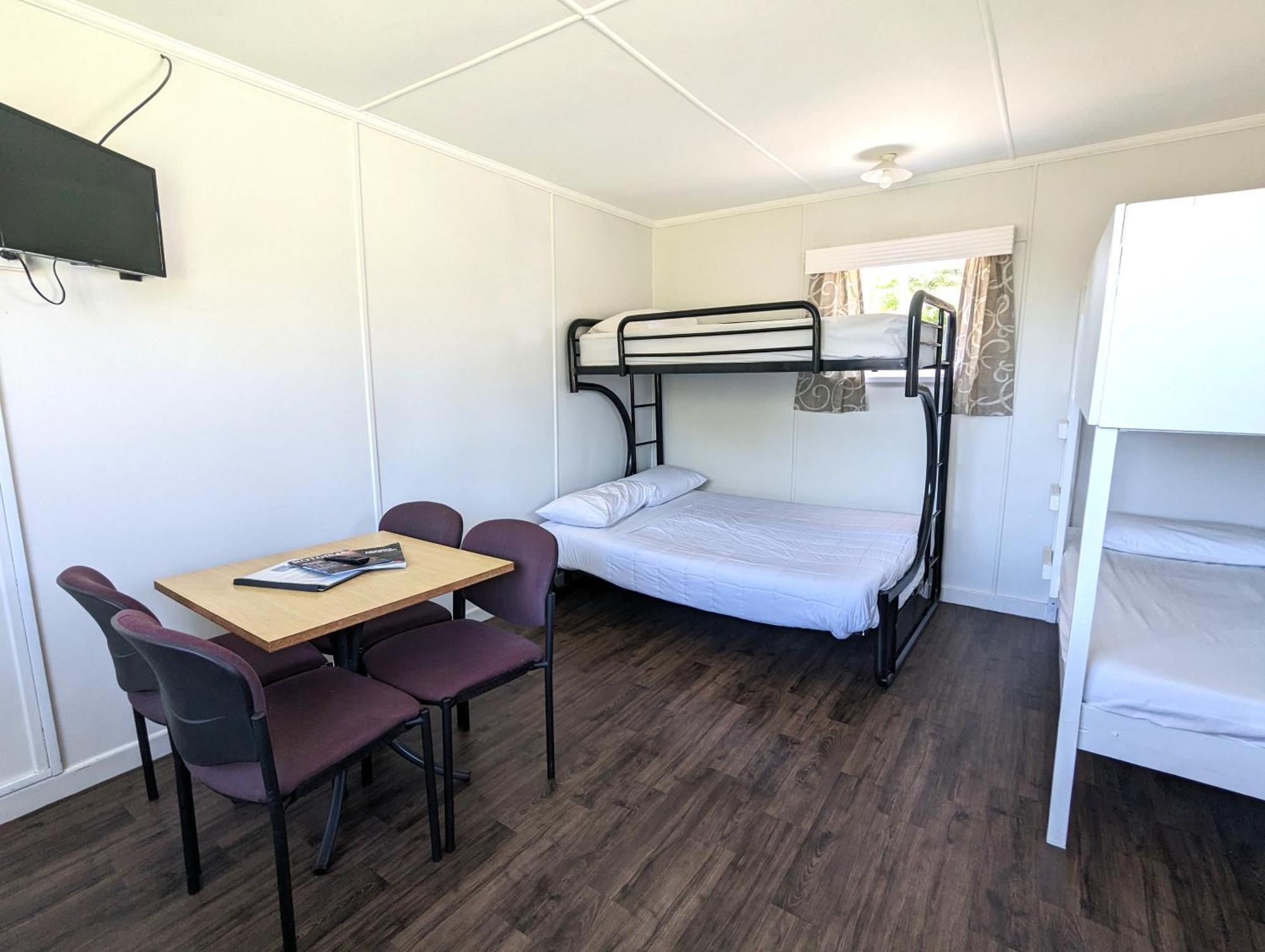Holdens Bay Holiday park 3*