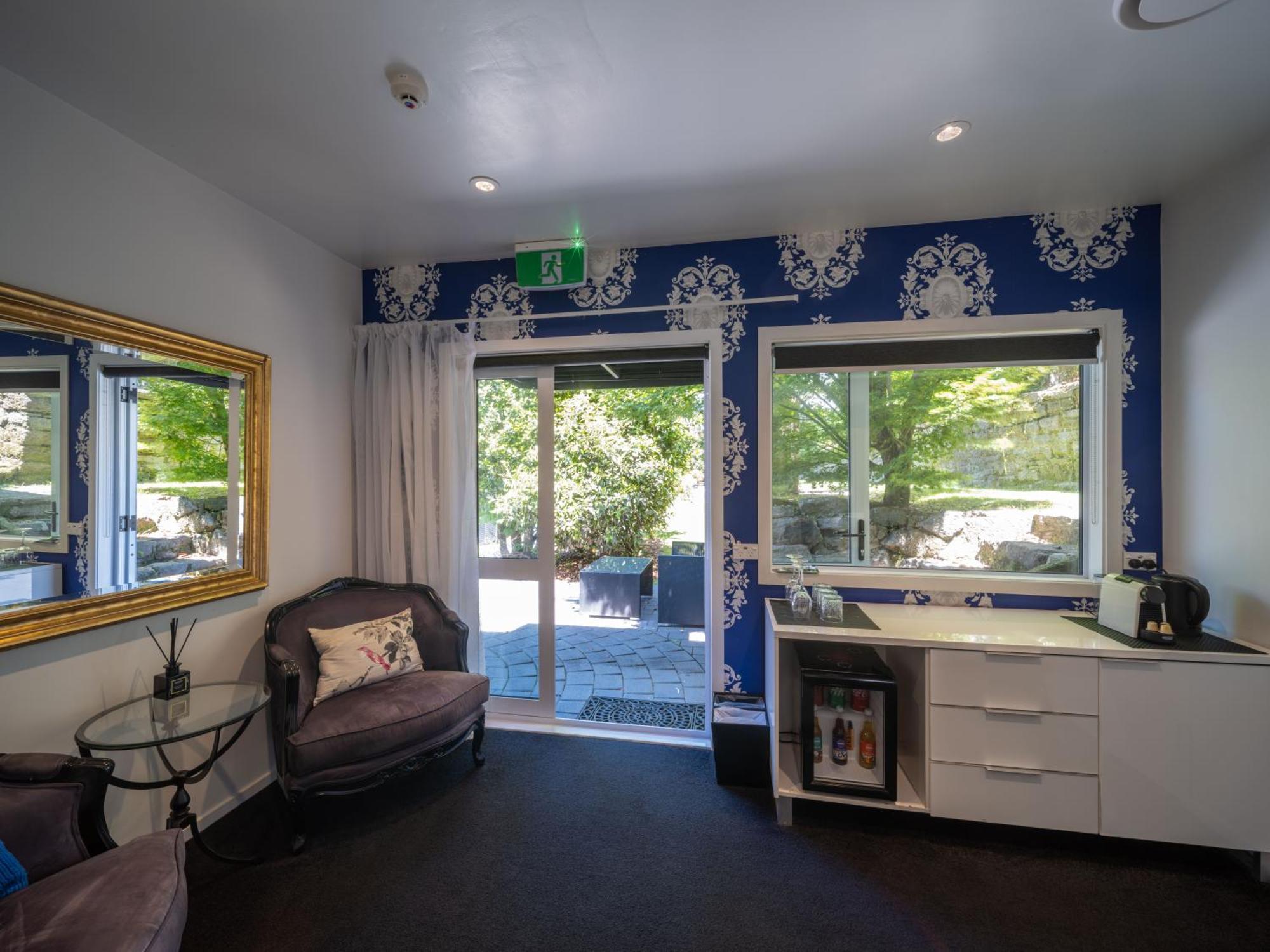 Black Swan Lakeside Boutique