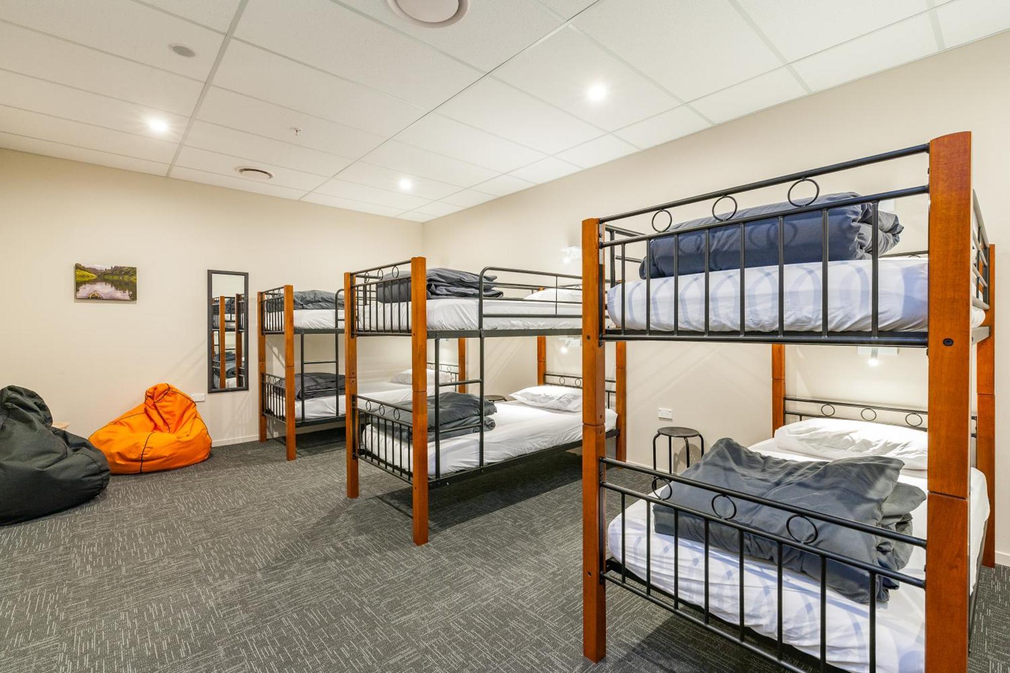 Rock Solid Backpackers Hostel Rotorua
