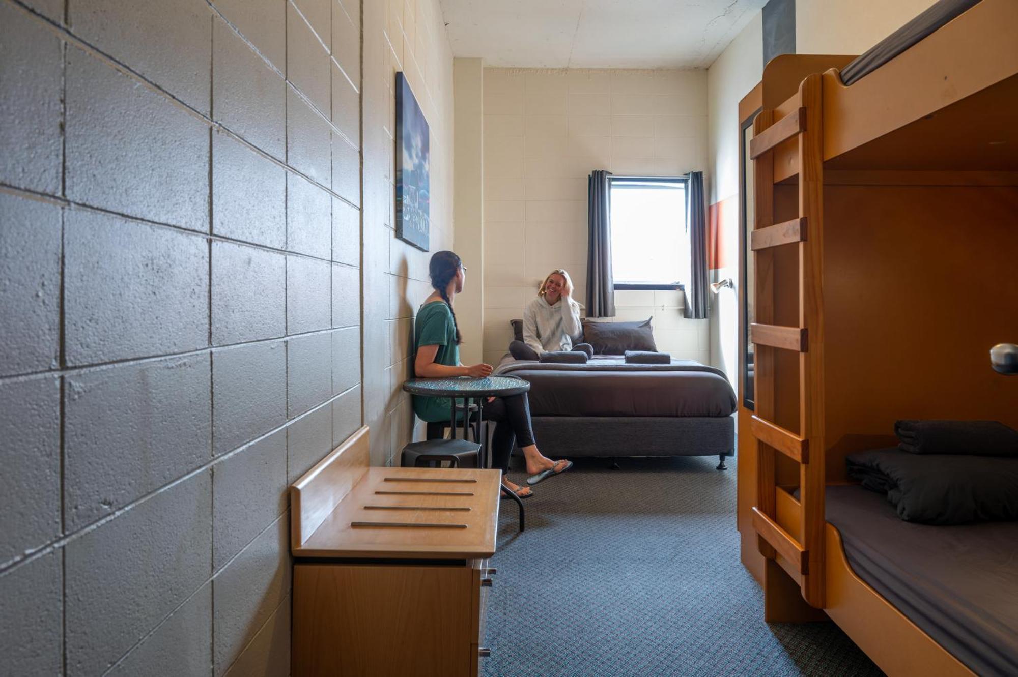 Rock Solid Backpackers Hostel *