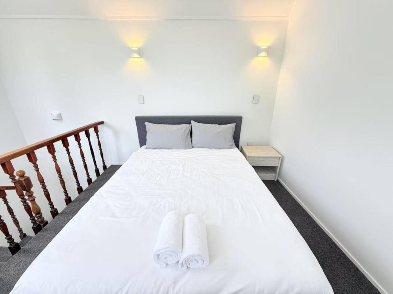 Hotel Unit 2, Fenton Summer