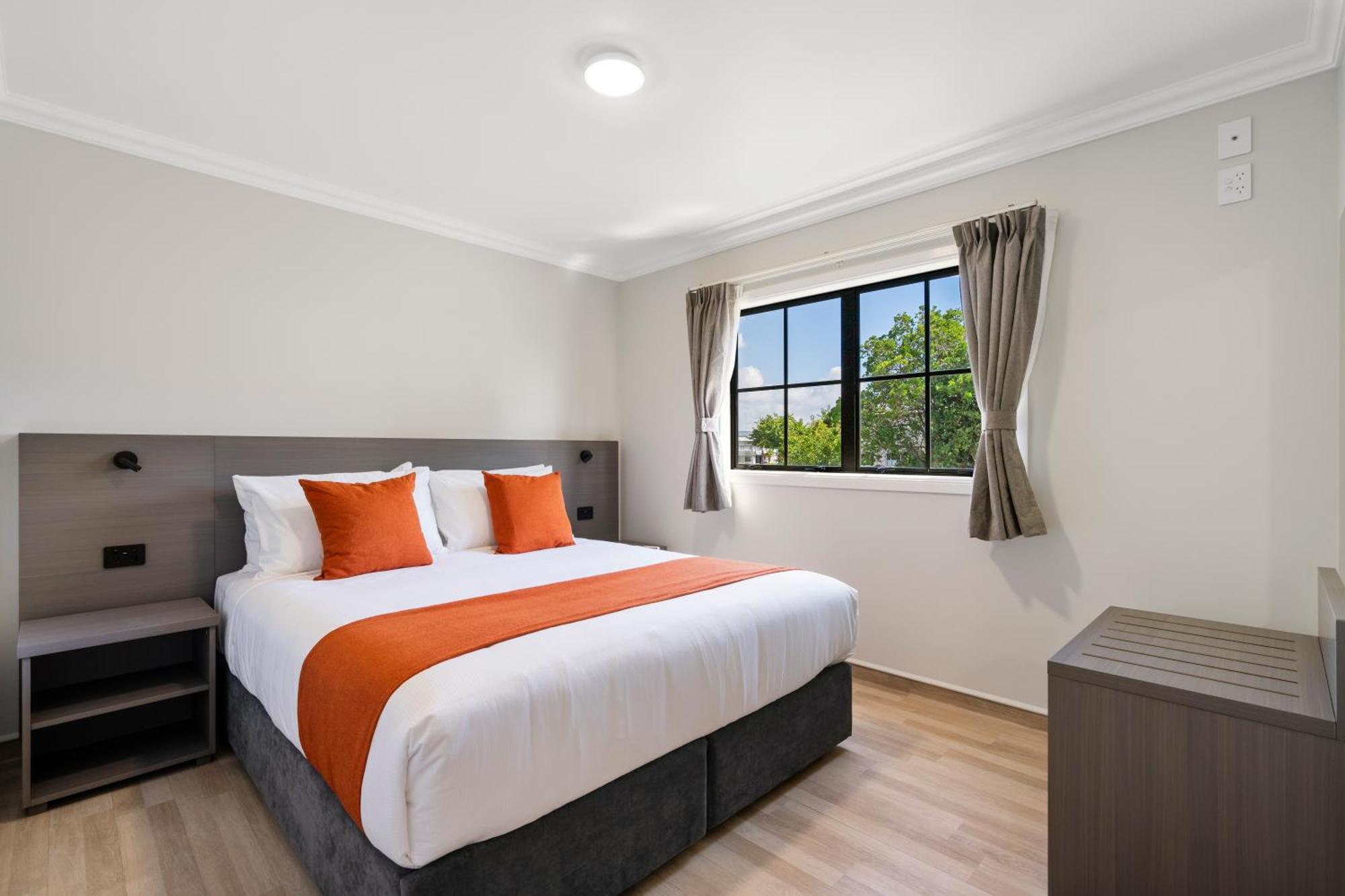 280 & 284 - Refurbished Modern