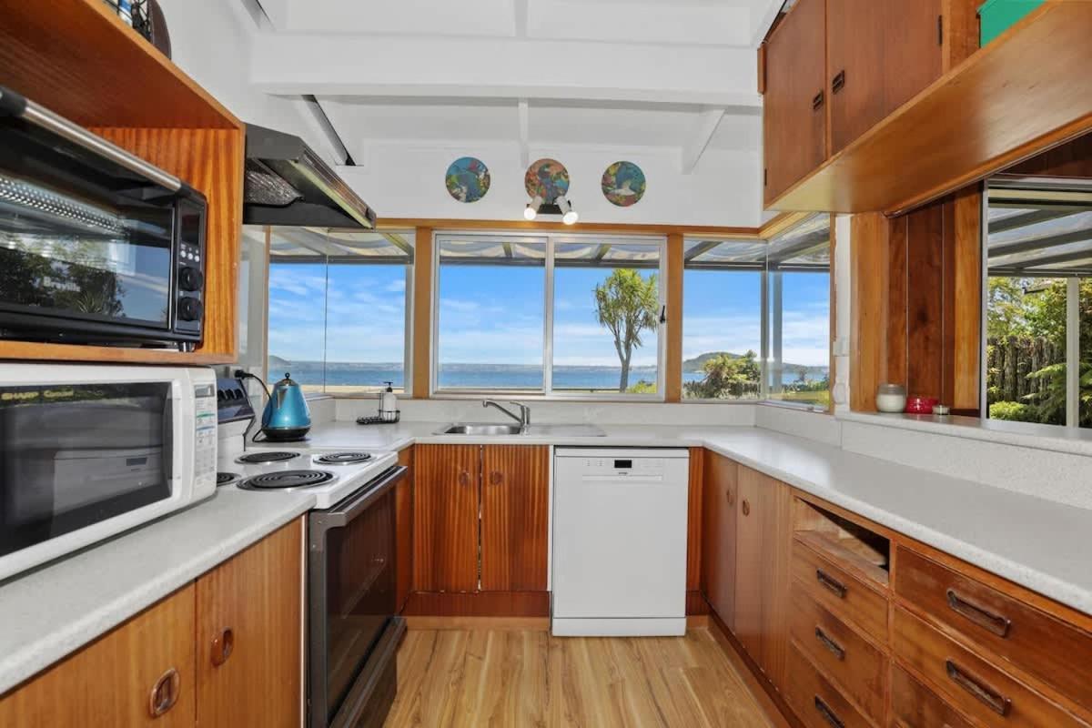 Hannah's Bay Lakefront Holiday home